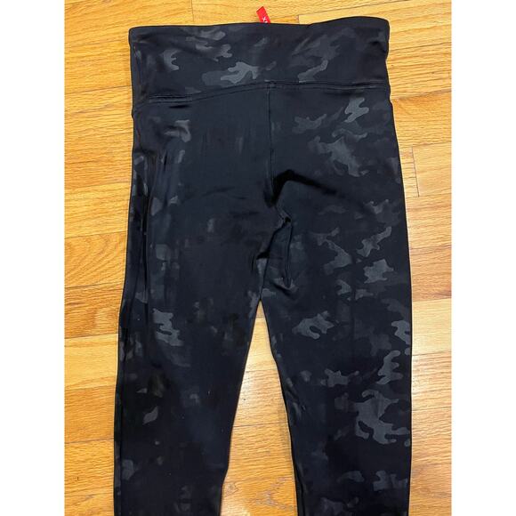 Spanx Women's Camo Faux Leather Leggings Black Size S High Rise Casual - Picture 9 of 10